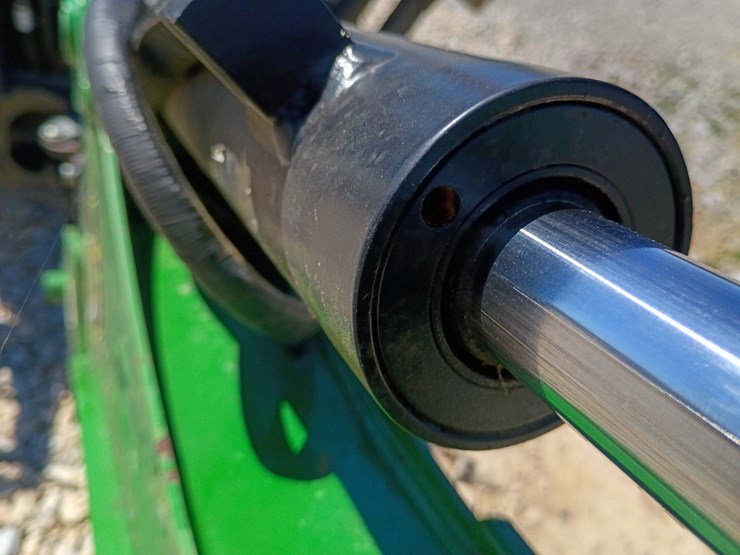 2013-john-deere-1025r-image-64