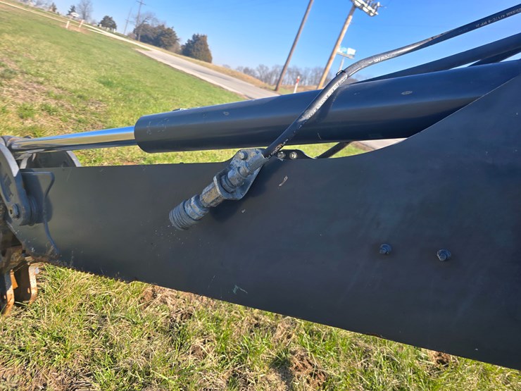 2015-deere-410l-image-60