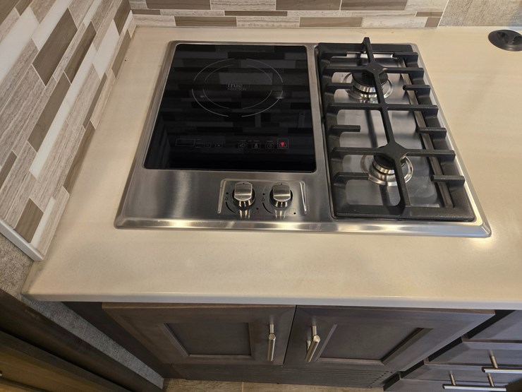 2020-ford-f550-image-41