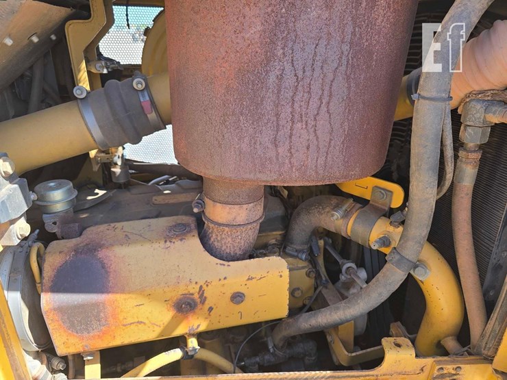 2006-caterpillar-d6r-iii-image-24