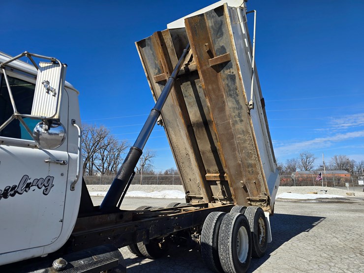 2001-mack-rd688s-image-54