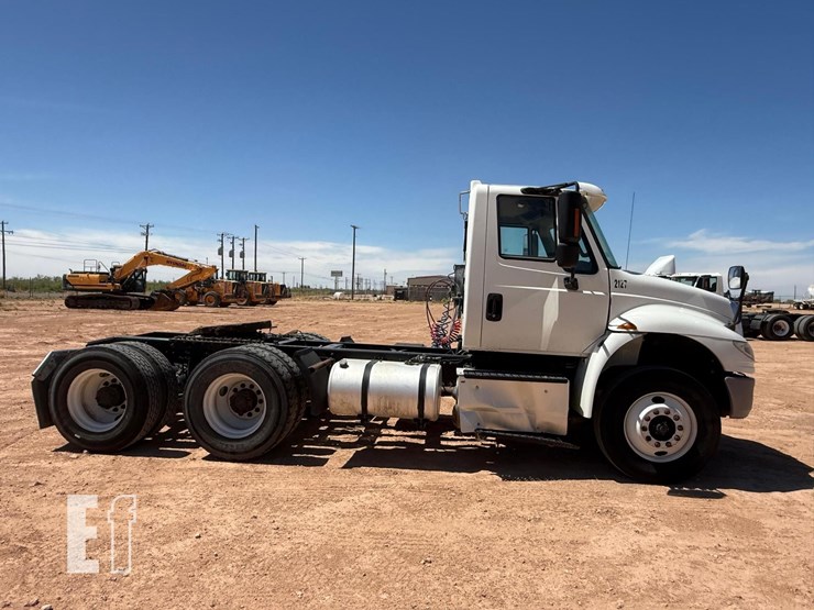 2016-international-durastar-4400-image-4