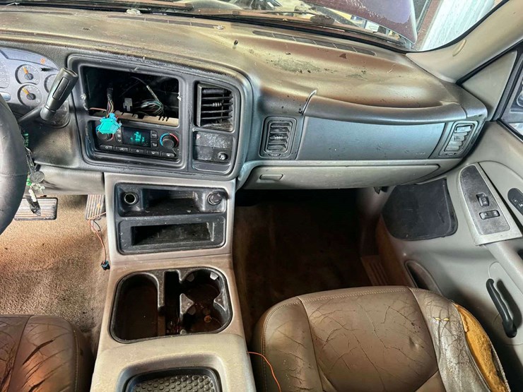 2005-chevrolet-tahoe-image-16