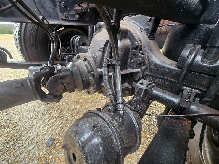 2012-freightliner-m2-106-image-90