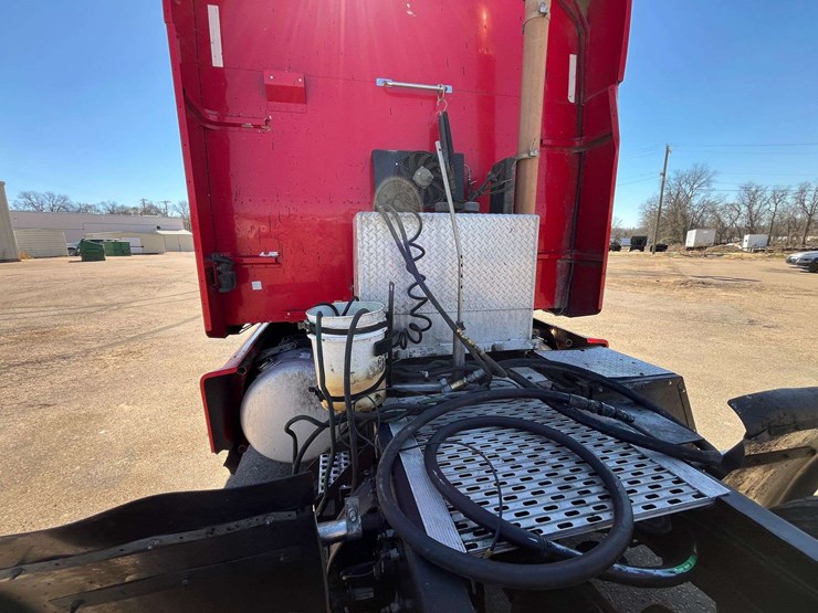 2012-peterbilt-386-image-22