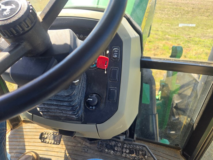 2019-john-deere-5100e-image-40