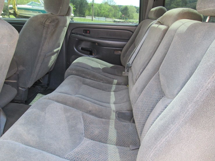 2004-chevrolet-2500hd-image-23