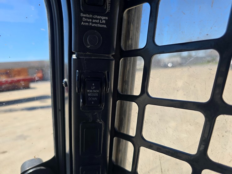 2020-bobcat-t770-image-60