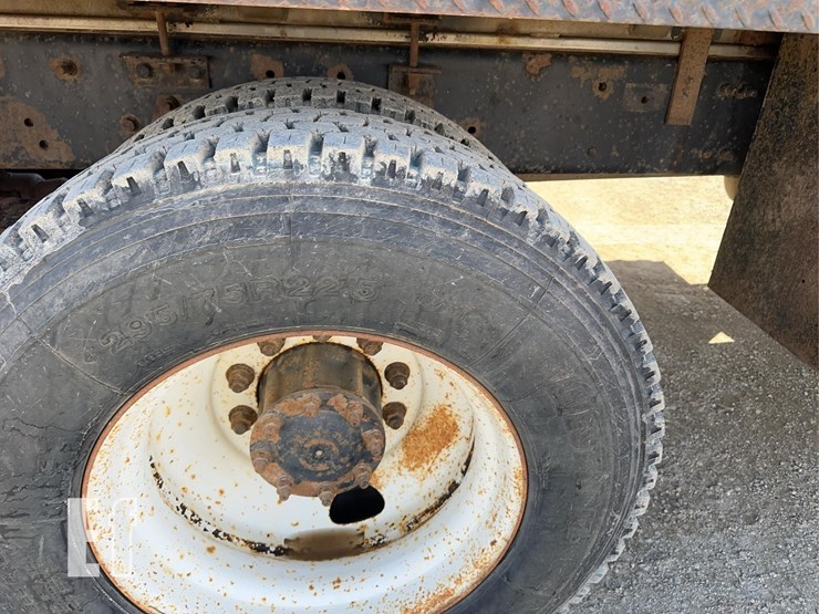 2005-sterling-lt9500-image-17