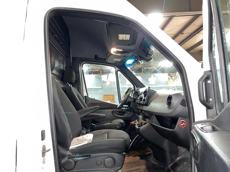#1450-•-2019-mercedes-sprinter-van-(has-wi-title)-(of)-image-30