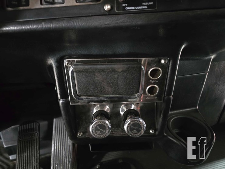 2002-peterbilt-378-image-16