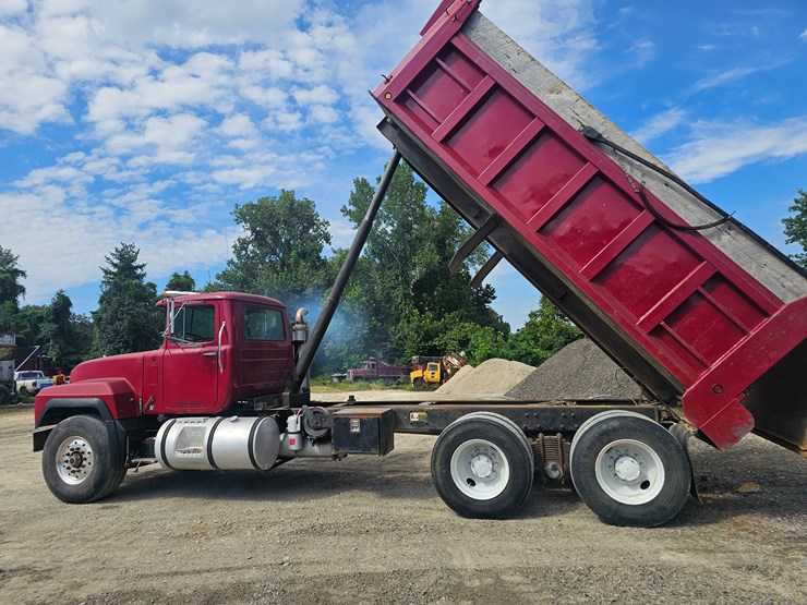 1998-mack-rd688s-image-52