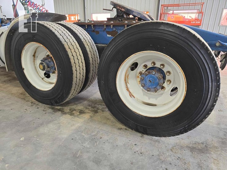 2004-peterbilt-378-image-26