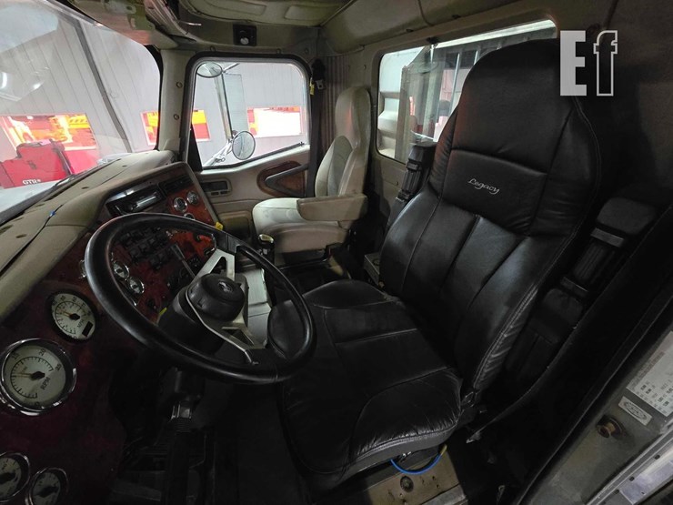 2004-international-paystar-5900-image-9