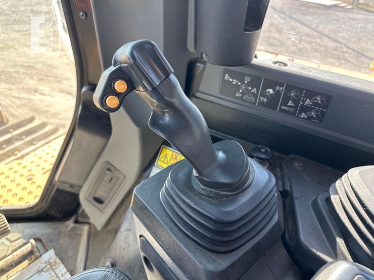 2019-caterpillar-d6-xe-lgp-image-23