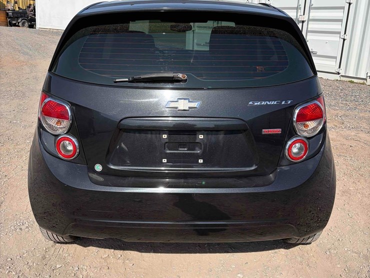2015-chevy-sonic-lt-image-4