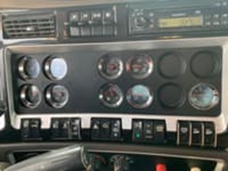 2013-kenworth-t800-image-25