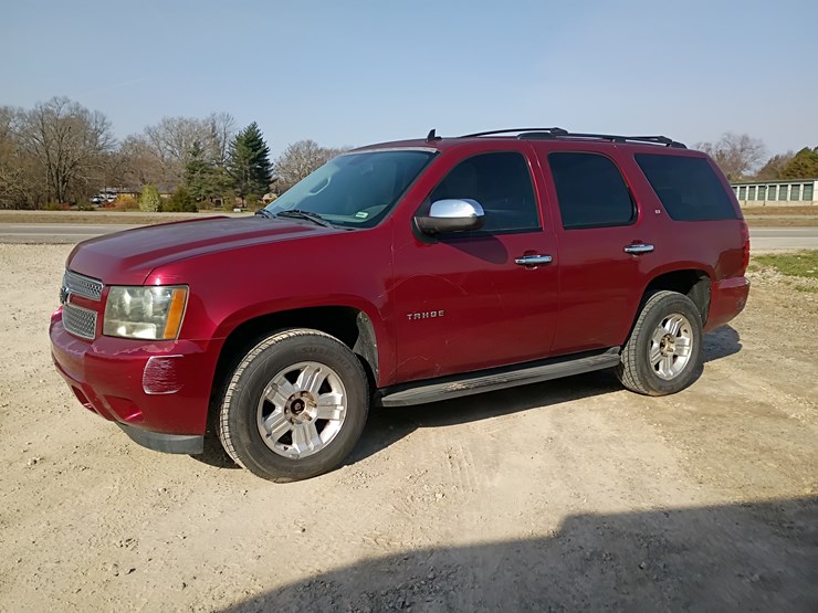 2010-chevrolet-tahoe-image-2