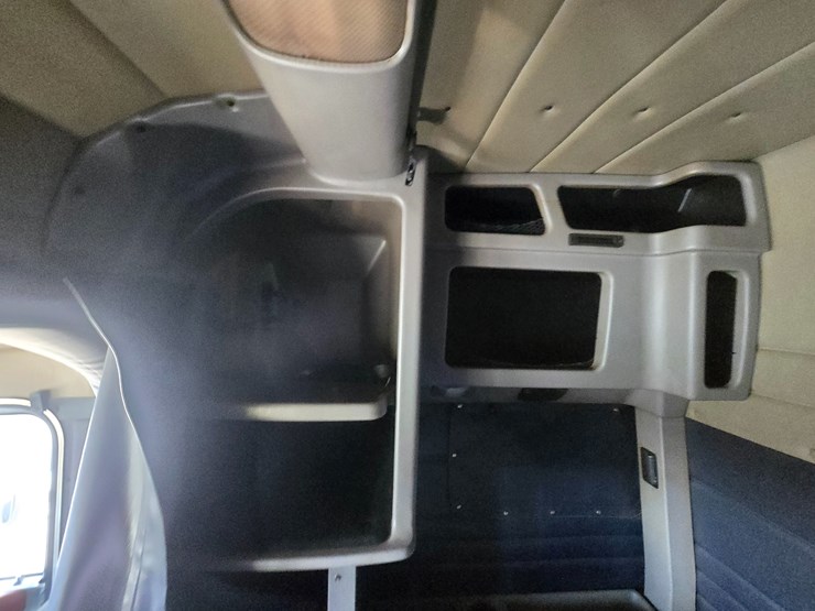 2005-peterbilt-379-image-76