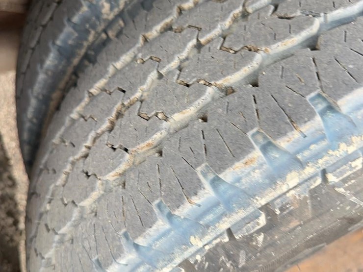 2018-chevrolet-3500-image-17