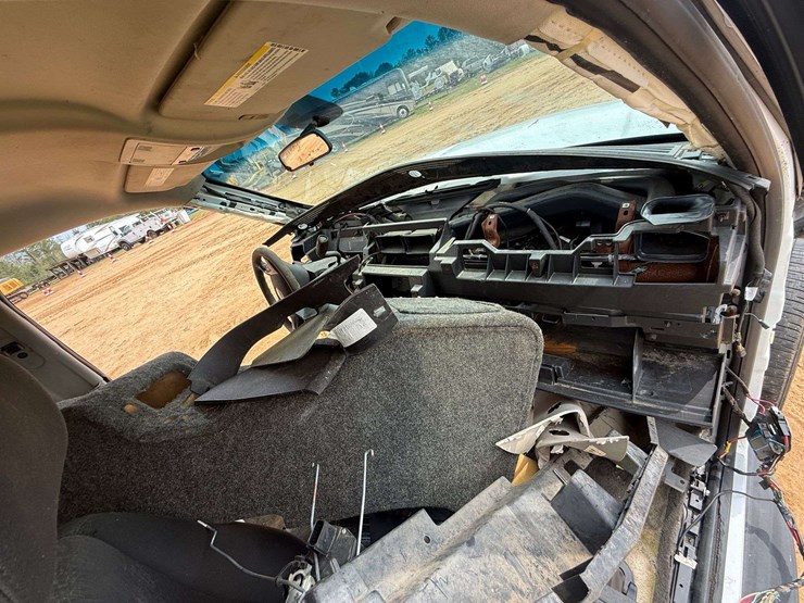 2010-chevrolet-tahoe-image-18