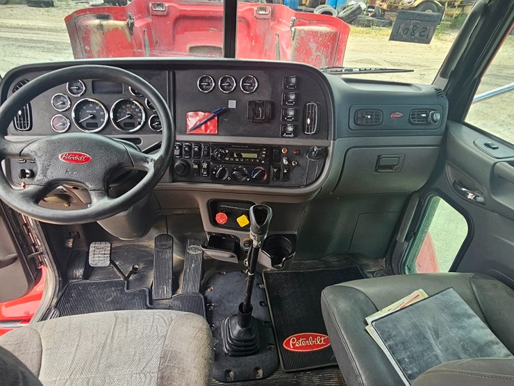 2012-peterbilt-384-image-97