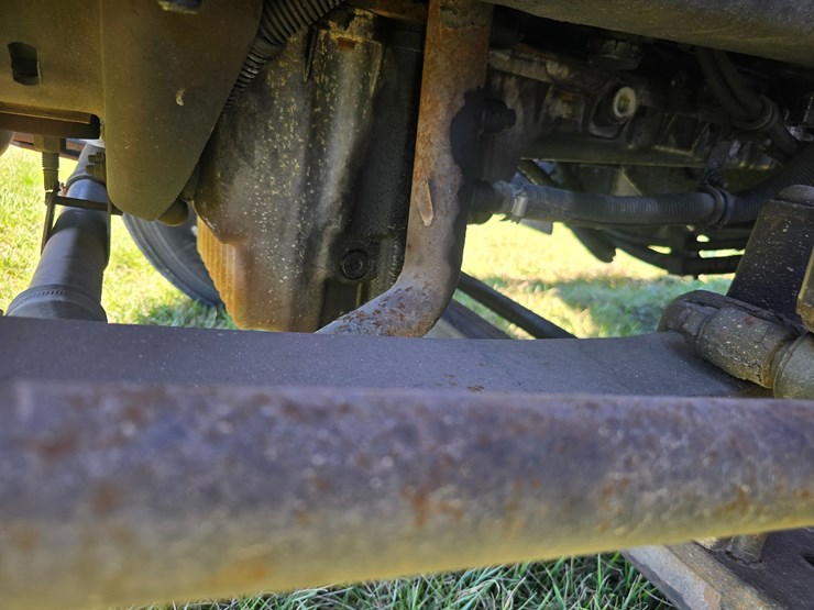 2005-freightliner-m2-106-image-29