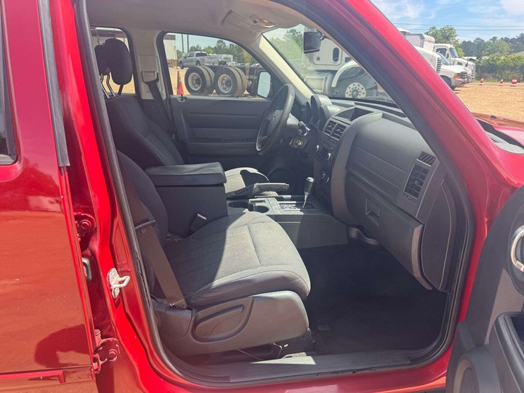 2011-dodge-nitro-image-14