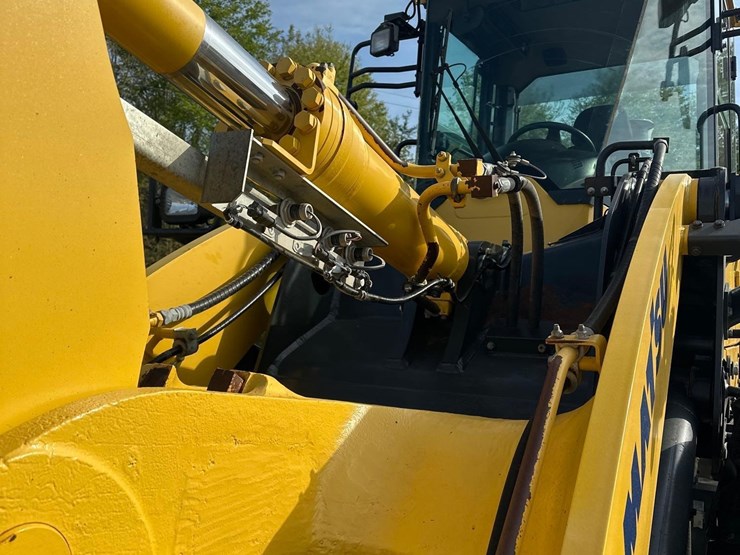 2018-komatsu-wa320-8-image-19