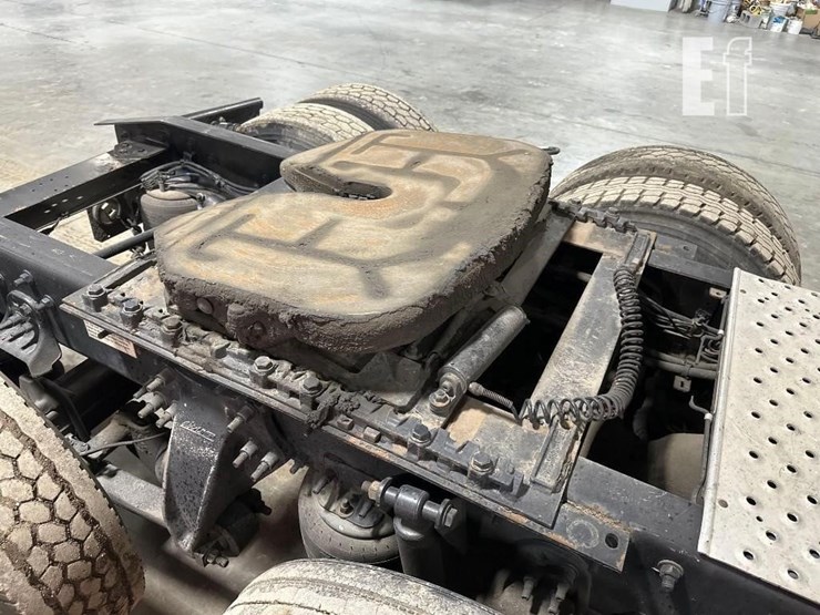 2014-freightliner-cascadia-125-image-10