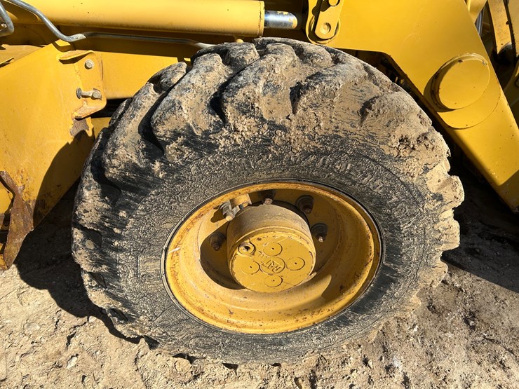 2005-caterpillar-420d-image-35