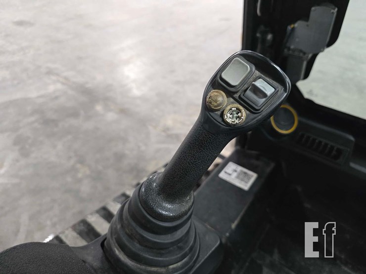 2022-jcb-3ts-8t-image-16