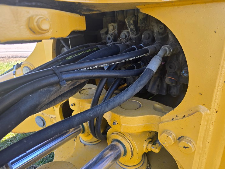 2015-deere-410l-image-45