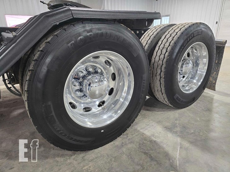 2021-peterbilt-367-image-23