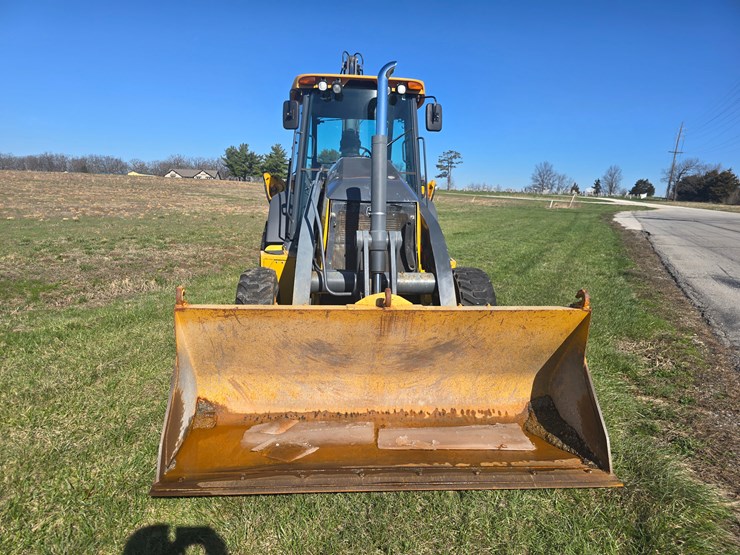 2015-deere-410l-image-15
