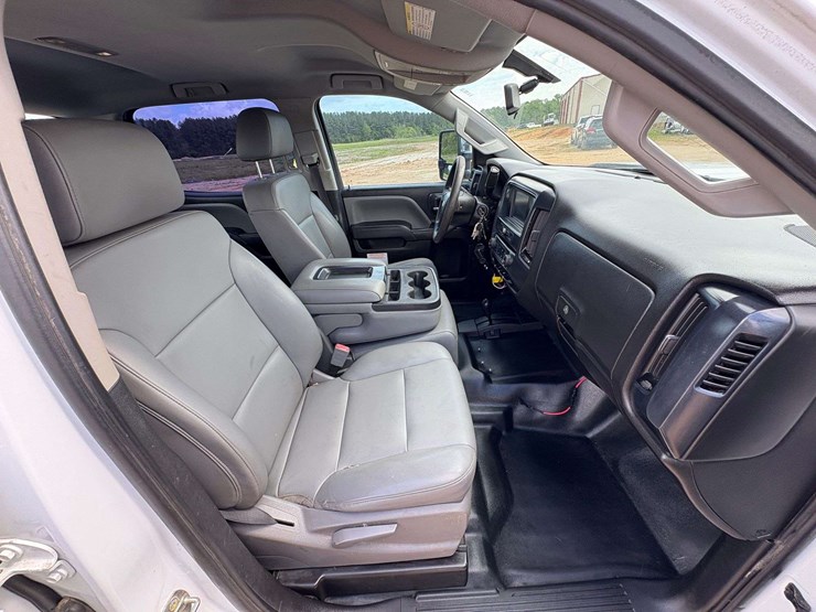 2019-chevrolet-2500-image-23