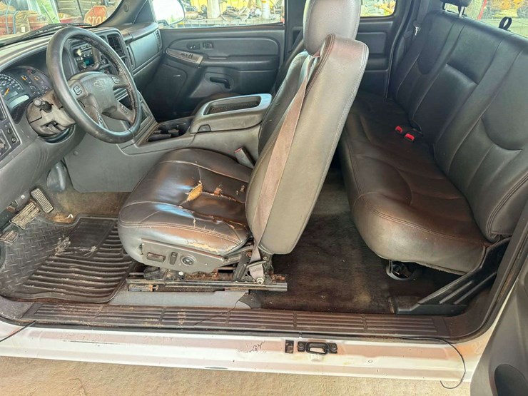 2004-chevrolet-1500-image-10