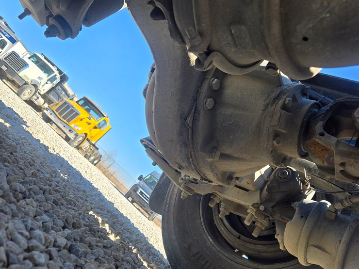 2016-peterbilt-579-image-80