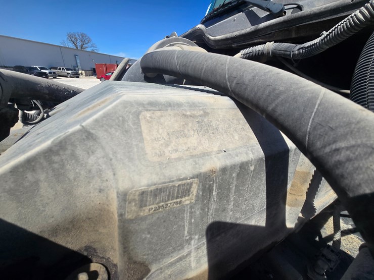 2006-freightliner-columbia-120-image-28