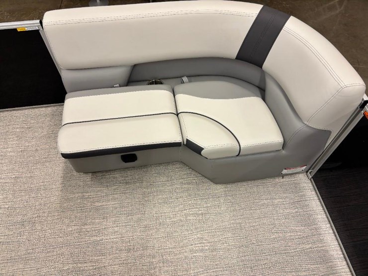 2025-g3-suncatcher-select-18c-pontoon-image-15