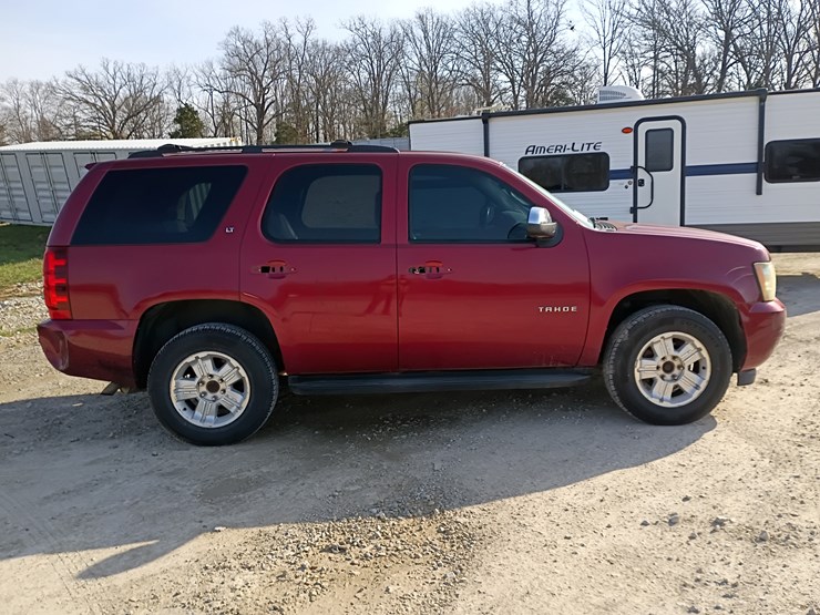2010-chevrolet-tahoe-image-11