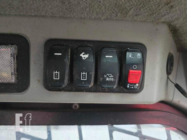 caterpillar-262d3-image-18