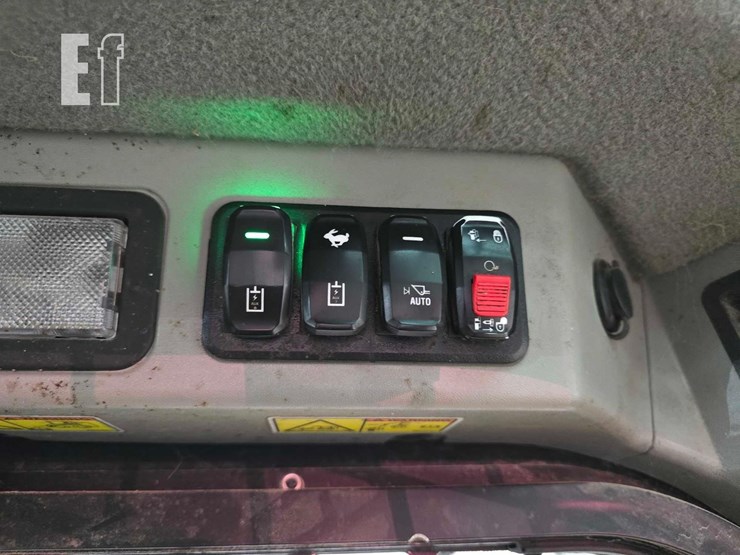 2021-caterpillar-242d3-image-19