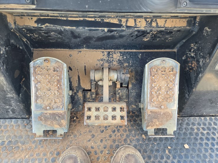 2001-caterpillar-953c-image-59