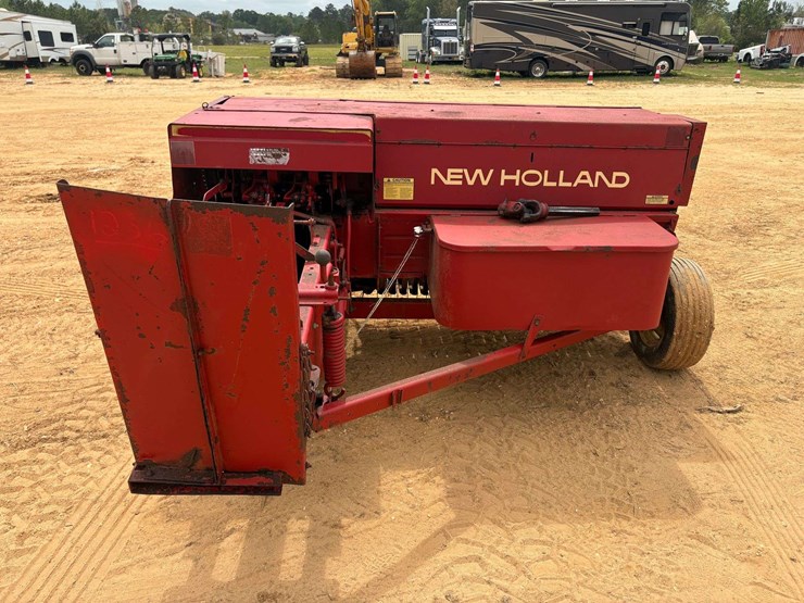 new-holland-326-image-6