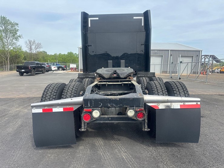 2016-peterbilt-579-image-7