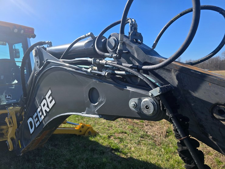 2015-deere-410l-image-66