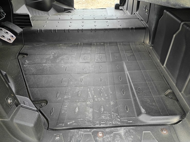 2022-can-am-defender-hd9-image-27