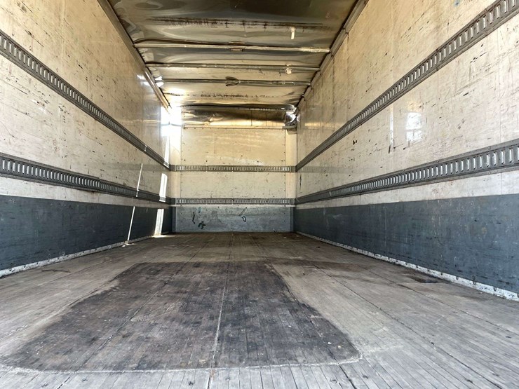 2016-freightliner-m2-106-image-15