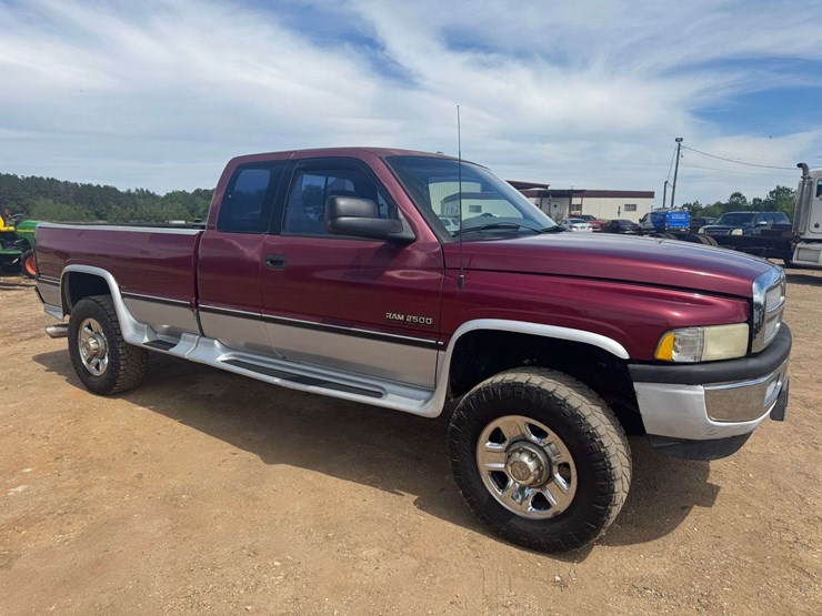 1996-dodge-ram-2500-image-2